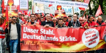 Stahldemo vor Wirtschaftsministerium – Beschäftigte machen Druck in Berlin